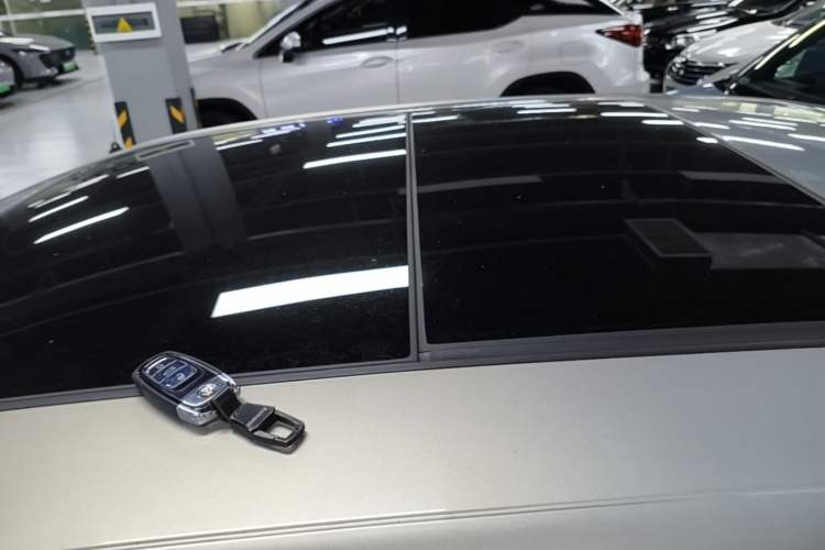 Used Volkswagen Phideon 2019 380TSI Two-Wheel Drive Business Edition China VI Standard Roof