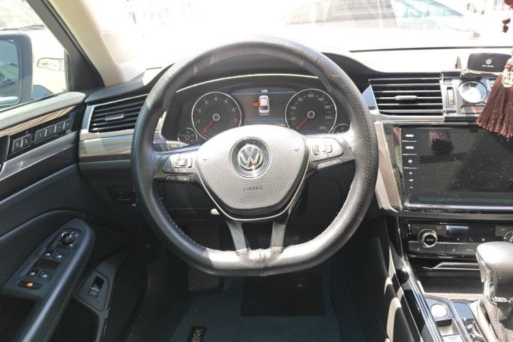 Used Volkswagen Phideon 2019 380TSI Two-Wheel Drive Business Edition China VI Standard Steering Wheel