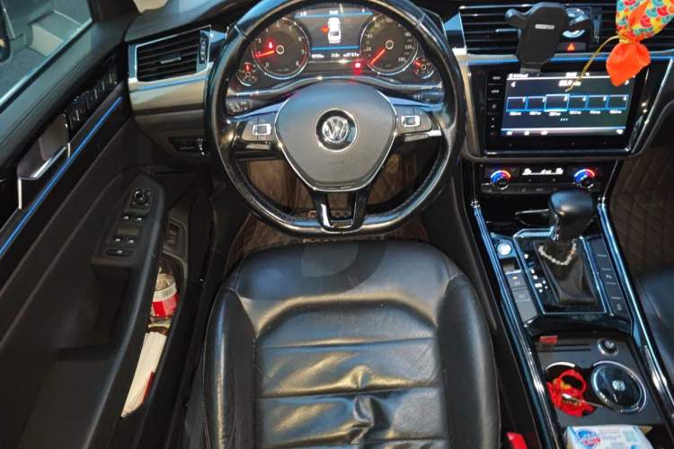 Used Volkswagen Phideon 2019 380TSI Two-Wheel Drive Business Edition China VI Standard Steering Wheel
