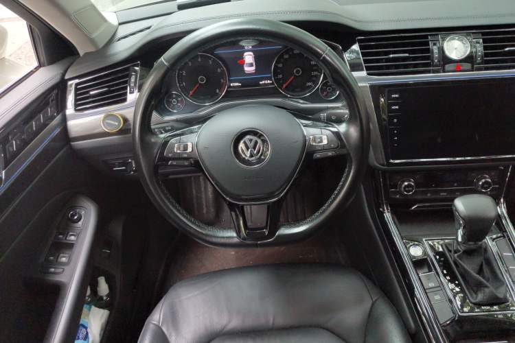 Used Volkswagen Phideon 2019 380TSI Two-Wheel Drive Business Edition China V Standard Steering Wheel