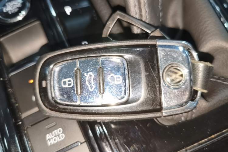 Used Volkswagen Phideon 2019 380TSI Two-Wheel Drive Business Edition China VI Standard Vehicle Key