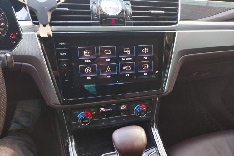 Used Volkswagen Phideon 2021 380TSI Luxury Edition Audio And AC Panel