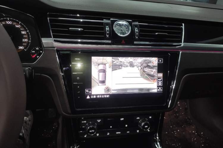 Used Volkswagen Phideon 2021 380TSI Prestige Edition Audio And AC Panel