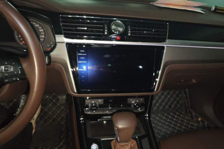 Used Volkswagen Phideon 2021 380TSI Luxury Edition Audio And AC Panel