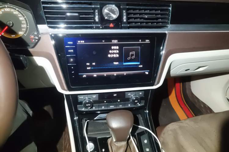 Used Volkswagen Phideon 2021 380TSI Prestige Edition Audio And AC Panel