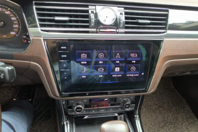 Used Volkswagen Phideon 2021 380TSI Prestige Edition Audio And AC Panel