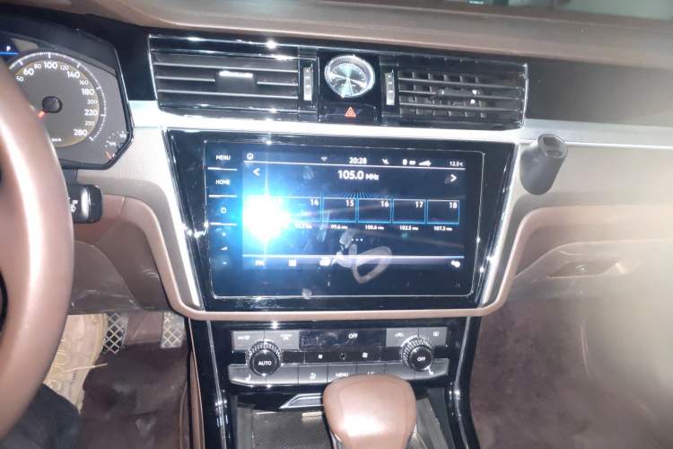 Used Volkswagen Phideon 2021 380TSI Luxury Edition Audio And AC Panel
