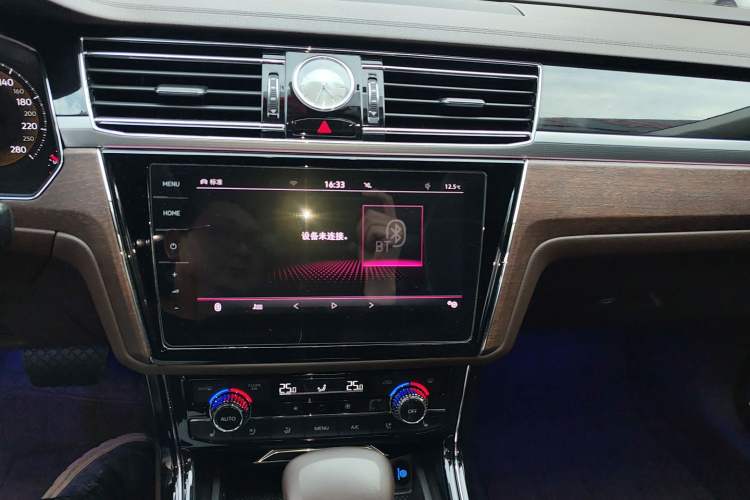 Used Volkswagen Phideon 2021 380TSI Prestige Edition Audio And AC Panel