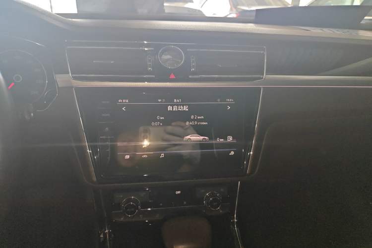Used Volkswagen Phideon 2021 380TSI Prestige Edition Audio And AC Panel