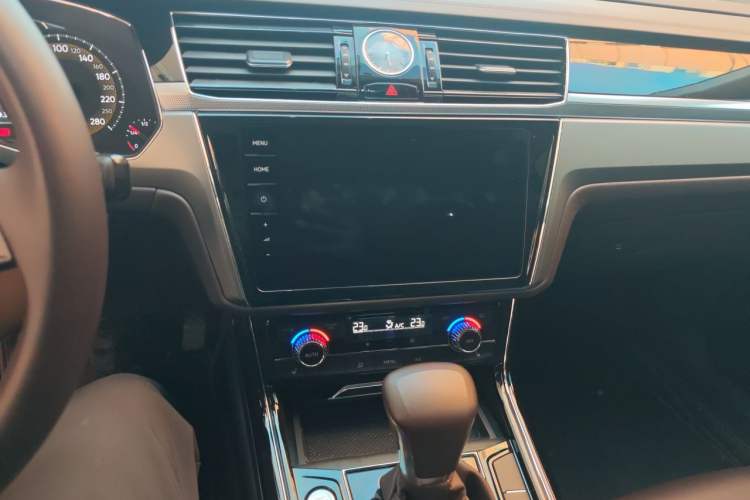 Used Volkswagen Phideon 2021 380TSI Luxury Edition Audio And AC Panel