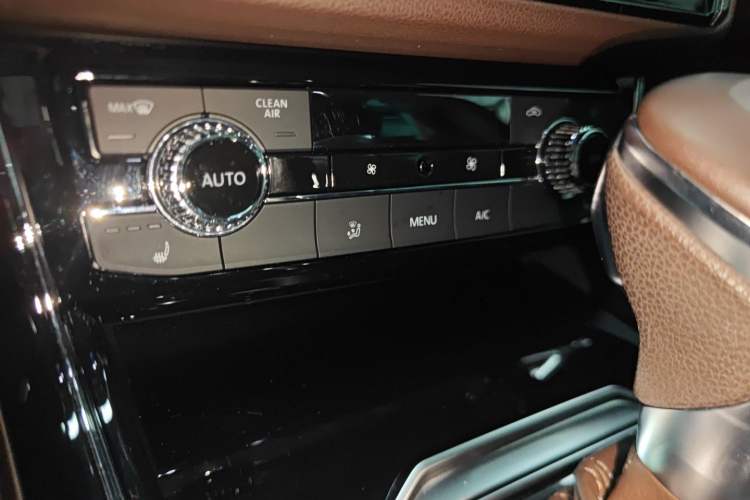 Used Volkswagen Phideon 2021 380TSI Luxury Edition Audio And AC Panel