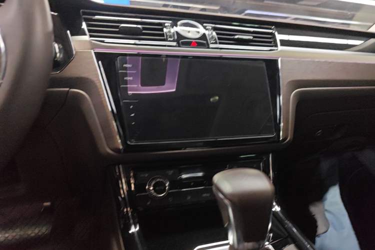 Used Volkswagen Phideon 2021 380TSI Prestige Edition Audio And AC Panel
