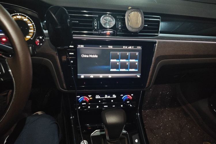 Used Volkswagen Phideon 2021 380TSI Prestige Edition Audio And AC Panel