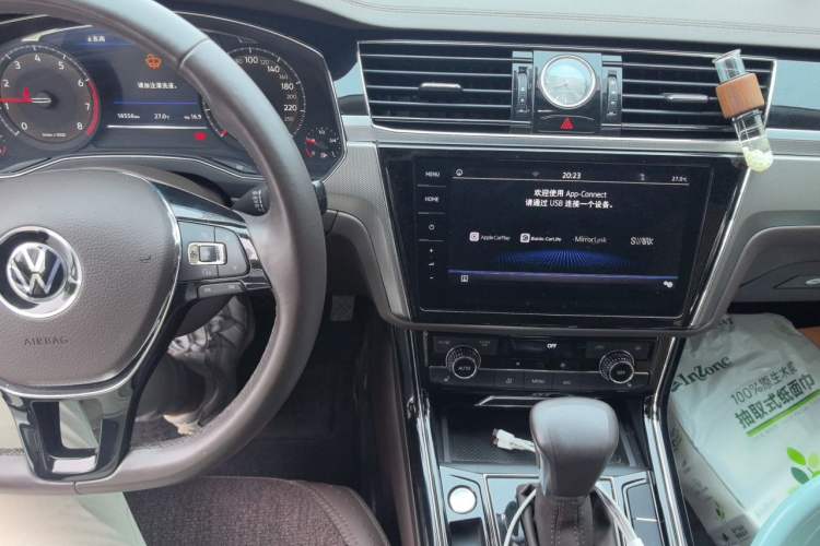 Used Volkswagen Phideon 2021 380TSI Luxury Edition Audio And AC Panel
