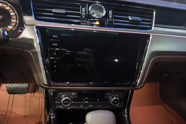 Used Volkswagen Phideon 2021 380TSI Luxury Edition Audio And AC Panel