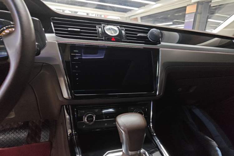 Used Volkswagen Phideon 2021 380TSI Luxury Edition Audio And AC Panel