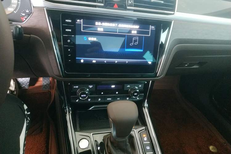 Used Volkswagen Phideon 2021 380TSI Flagship Edition Audio And AC Panel