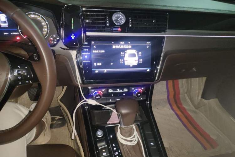 Used Volkswagen Phideon 2021 380TSI Luxury Edition Audio And AC Panel