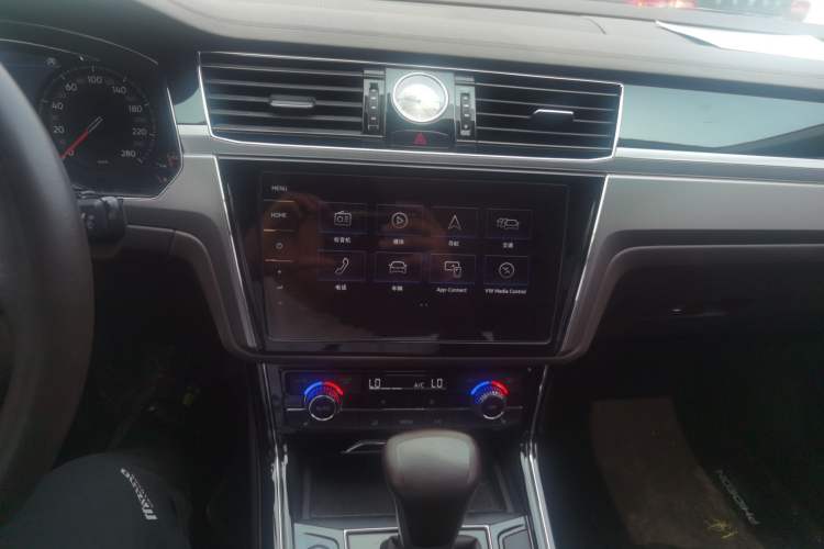 Used Volkswagen Phideon 2021 380TSI Luxury Edition Audio And AC Panel