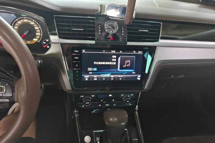 Used Volkswagen Phideon 2021 380TSI Luxury Edition Audio And AC Panel