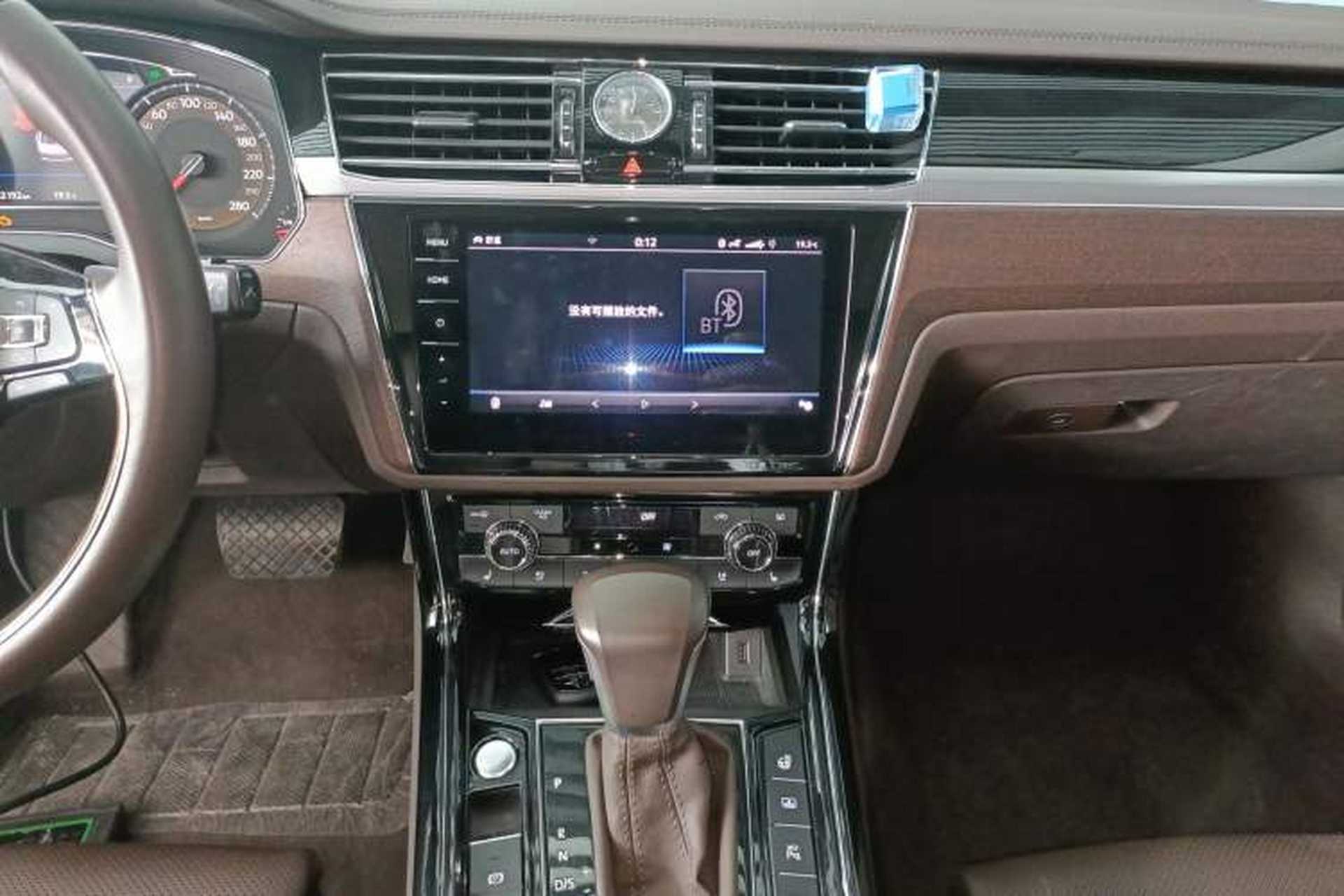 Used Volkswagen Phideon 2021 380TSI Prestige Edition Audio And AC Panel