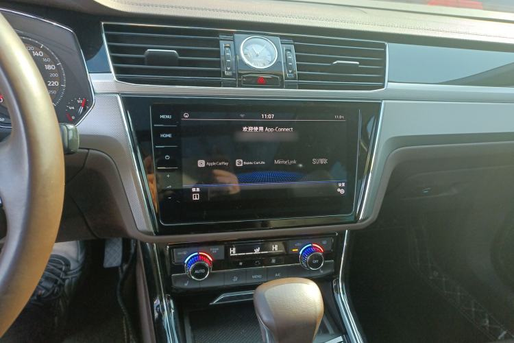 Used Volkswagen Phideon 2021 380TSI Luxury Edition Audio And AC Panel