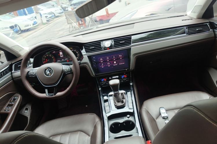 Used Volkswagen Phideon 2021 380TSI Luxury Edition Center Console