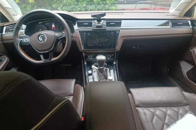 Used Volkswagen Phideon 2021 380TSI Prestige Edition Center Console