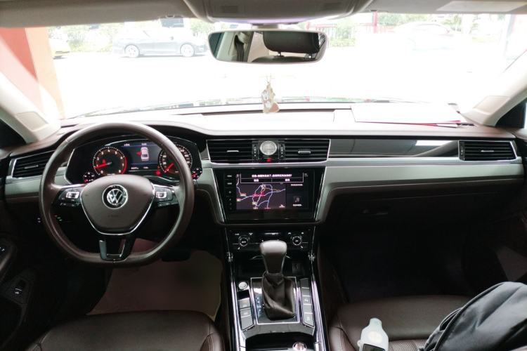 Used Volkswagen Phideon 2021 380TSI Luxury Edition Center Console