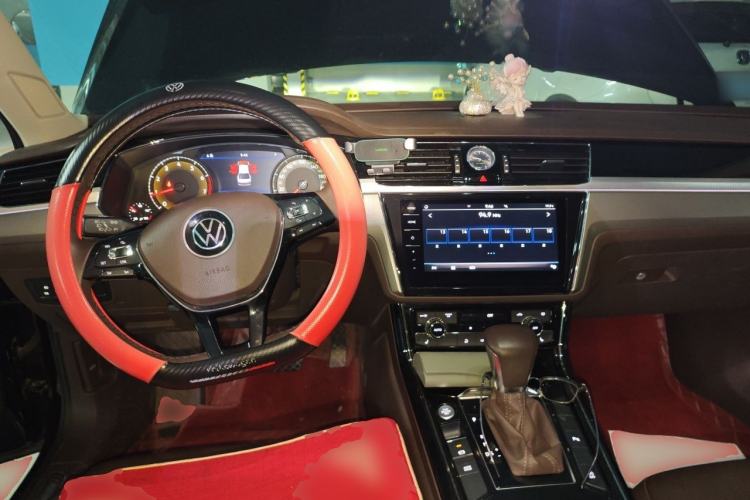 Used Volkswagen Phideon 2021 380TSI Luxury Edition Center Console