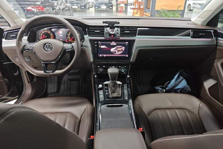 Used Volkswagen Phideon 2021 380TSI Luxury Edition Center Console