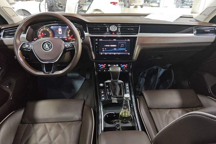 Used Volkswagen Phideon 2021 380TSI Prestige Edition Center Console
