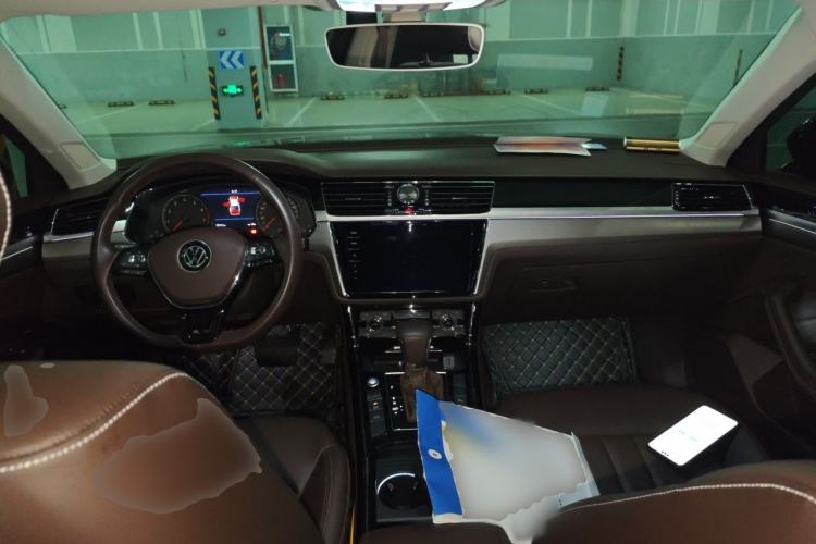 Used Volkswagen Phideon 2021 380TSI Luxury Edition Center Console