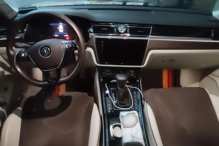 Used Volkswagen Phideon 2021 380TSI Prestige Edition Center Console