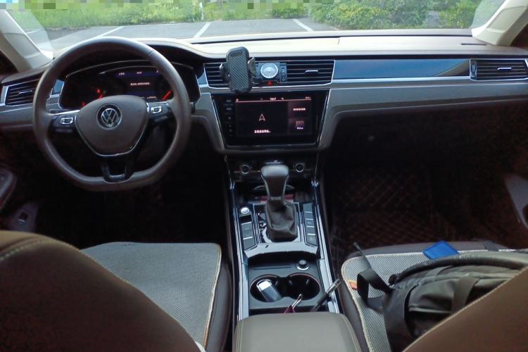 Used Volkswagen Phideon 2021 380TSI Luxury Edition Center Console
