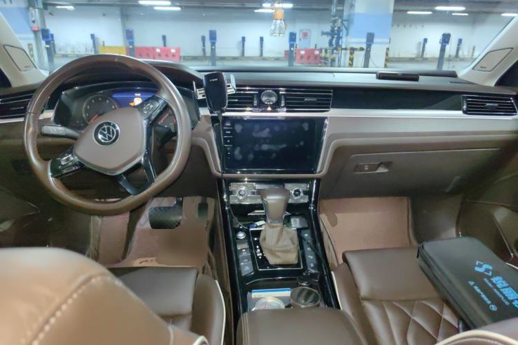 Used Volkswagen Phideon 2021 380TSI Prestige Edition Center Console