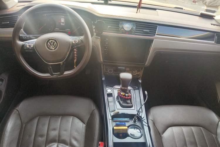 Used Volkswagen Phideon 2021 380TSI Luxury Edition Center Console