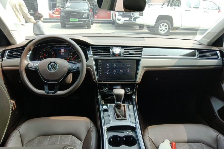 Used Volkswagen Phideon 2021 380TSI Luxury Edition Center Console