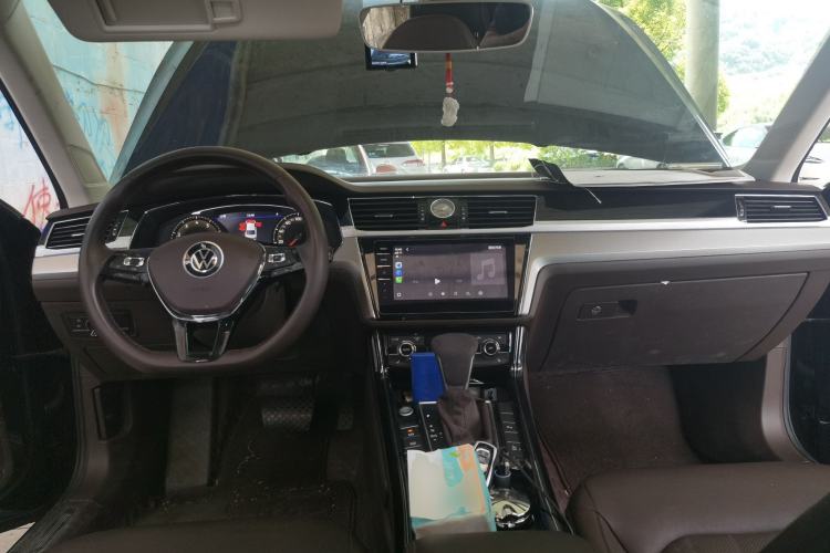 Used Volkswagen Phideon 2021 380TSI Luxury Edition Center Console