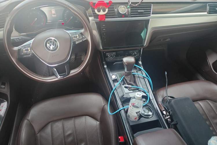 Used Volkswagen Phideon 2021 380TSI Luxury Edition Center Console