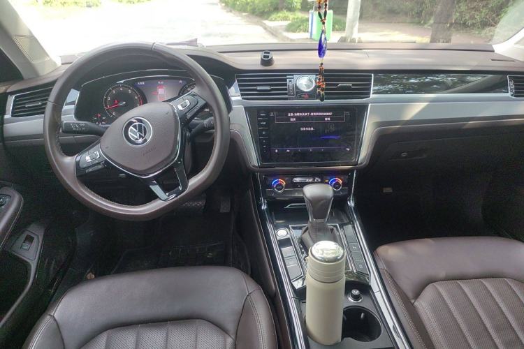 Used Volkswagen Phideon 2021 380TSI Luxury Edition Center Console