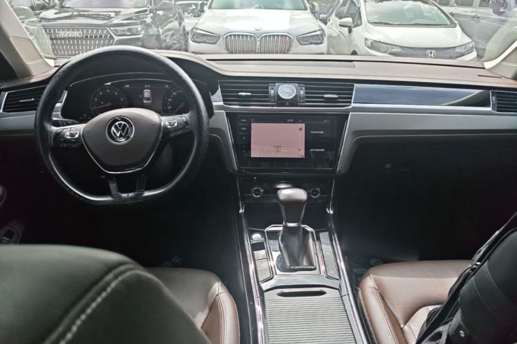 Used Volkswagen Phideon 2021 380TSI Luxury Edition Center Console