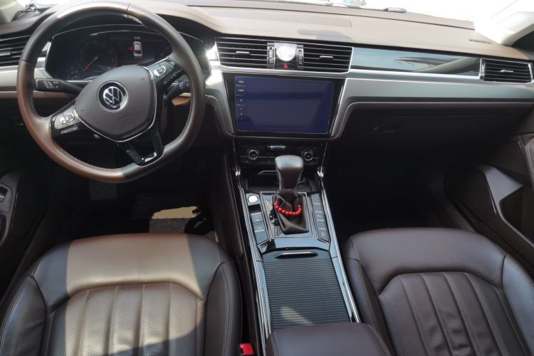 Used Volkswagen Phideon 2021 380TSI Luxury Edition Center Console