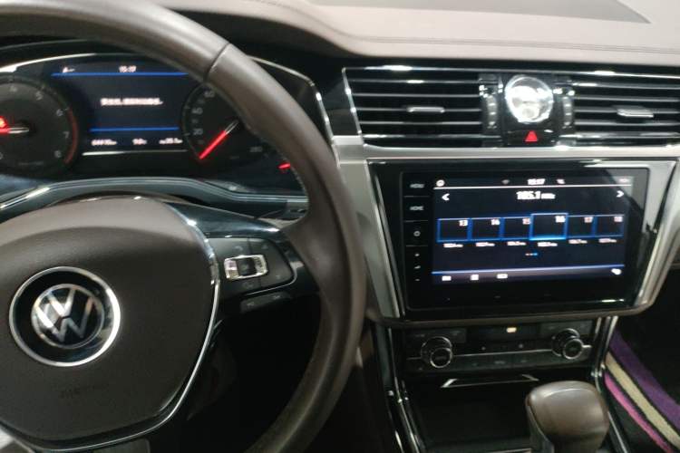 Used Volkswagen Phideon 2021 380TSI Luxury Edition Center Console