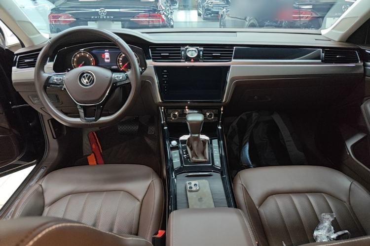 Used Volkswagen Phideon 2021 380TSI Luxury Edition Center Console
