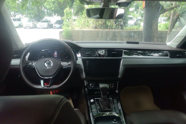 Used Volkswagen Phideon 2021 380TSI Luxury Edition Center Console