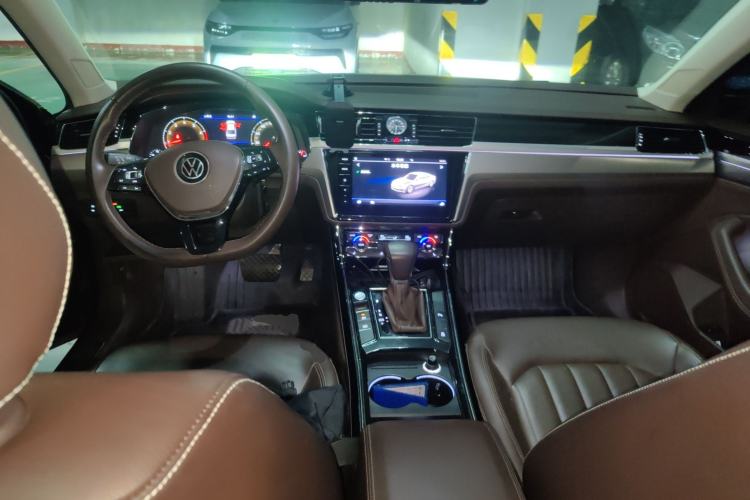 Used Volkswagen Phideon 2021 380TSI Luxury Edition Center Console