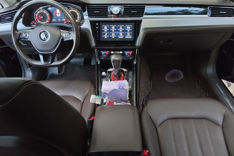 Used Volkswagen Phideon 2021 380TSI Luxury Edition Center Console