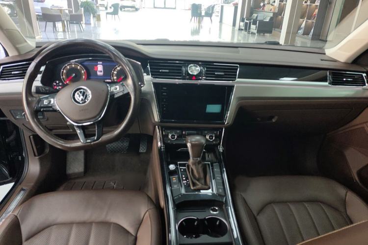 Used Volkswagen Phideon 2021 380TSI Luxury Edition Center Console