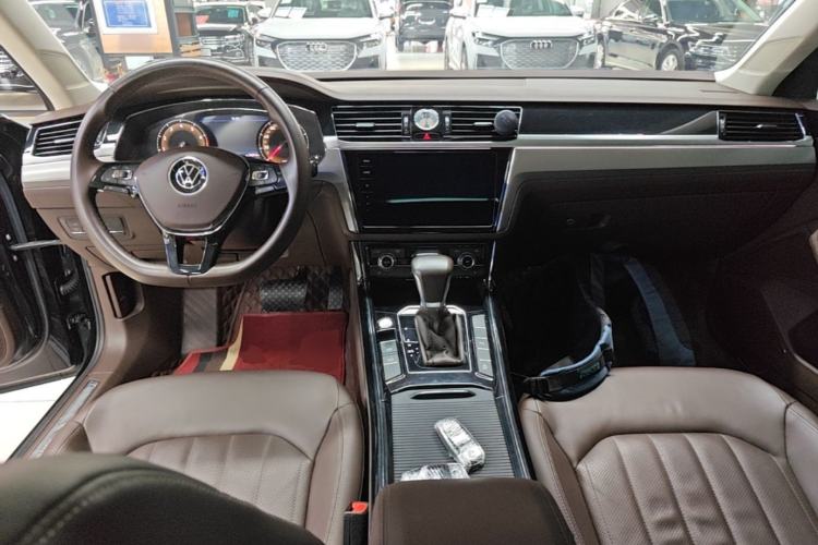 Used Volkswagen Phideon 2021 380TSI Luxury Edition Center Console